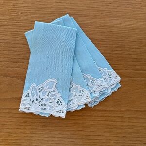 SET OF 4 VINTAGE FINGERTIP TOWELS